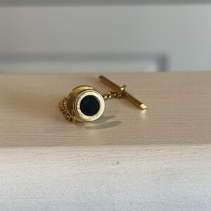 Vintage Krementz 14K Gold Plated Tie Bar With Onyx 1940s
